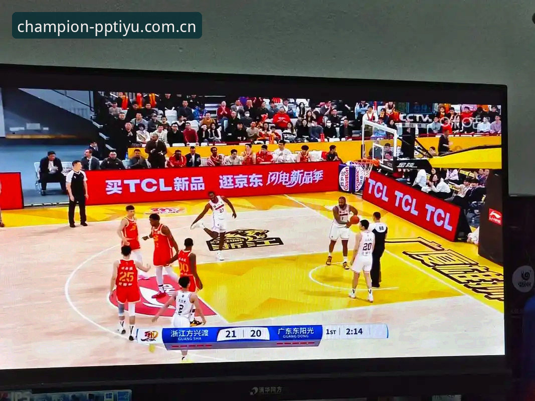 PP体育中国登录 为什么大多数人一打开直播平台看比赛,第一件事不是找球赛,而是瞎点一通,最后卡在某个登录页面不动了?这个观察来自我和朋友赵岩的一次闲聊——他做了一期PP体育中国的使用反馈,说现在用户看赛事直播,最容易翻车的不是网速,而是入口走偏。